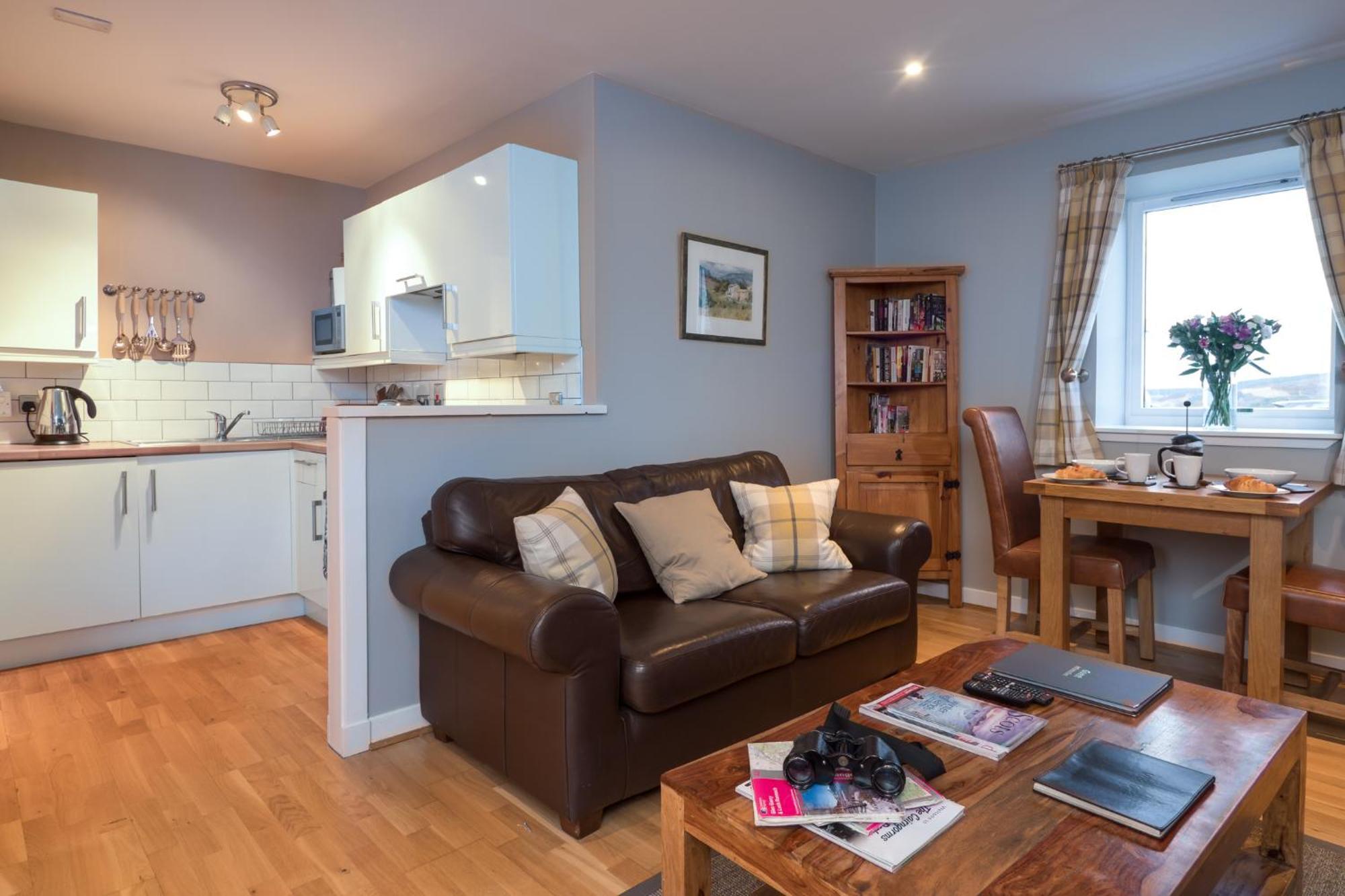 Highland Holiday Cottages Нютънмор Стая снимка